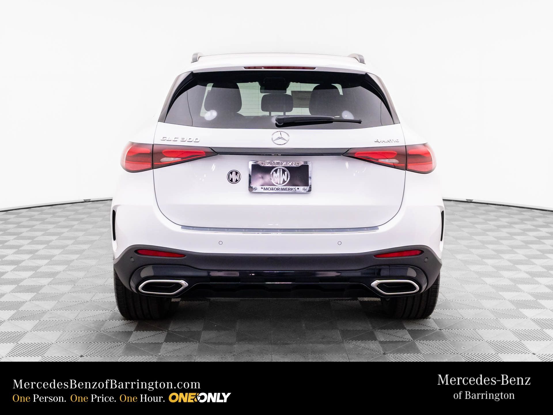 New 2026 MANUFAKTUR Moonlight White Metallic Mercedes-Benz GLC 300 image 4