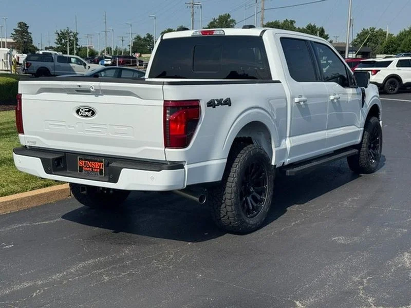 New 2026 Oxford White Ford XLT image 3