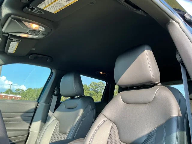 New 2026 Fathom Blue Pearl-Coat Exterior Paint Jeep Latitude image 24