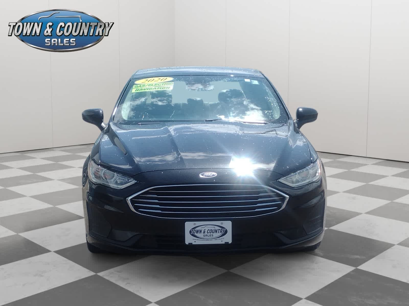 Used 2020 Agate Black Metallic Ford SE image 2