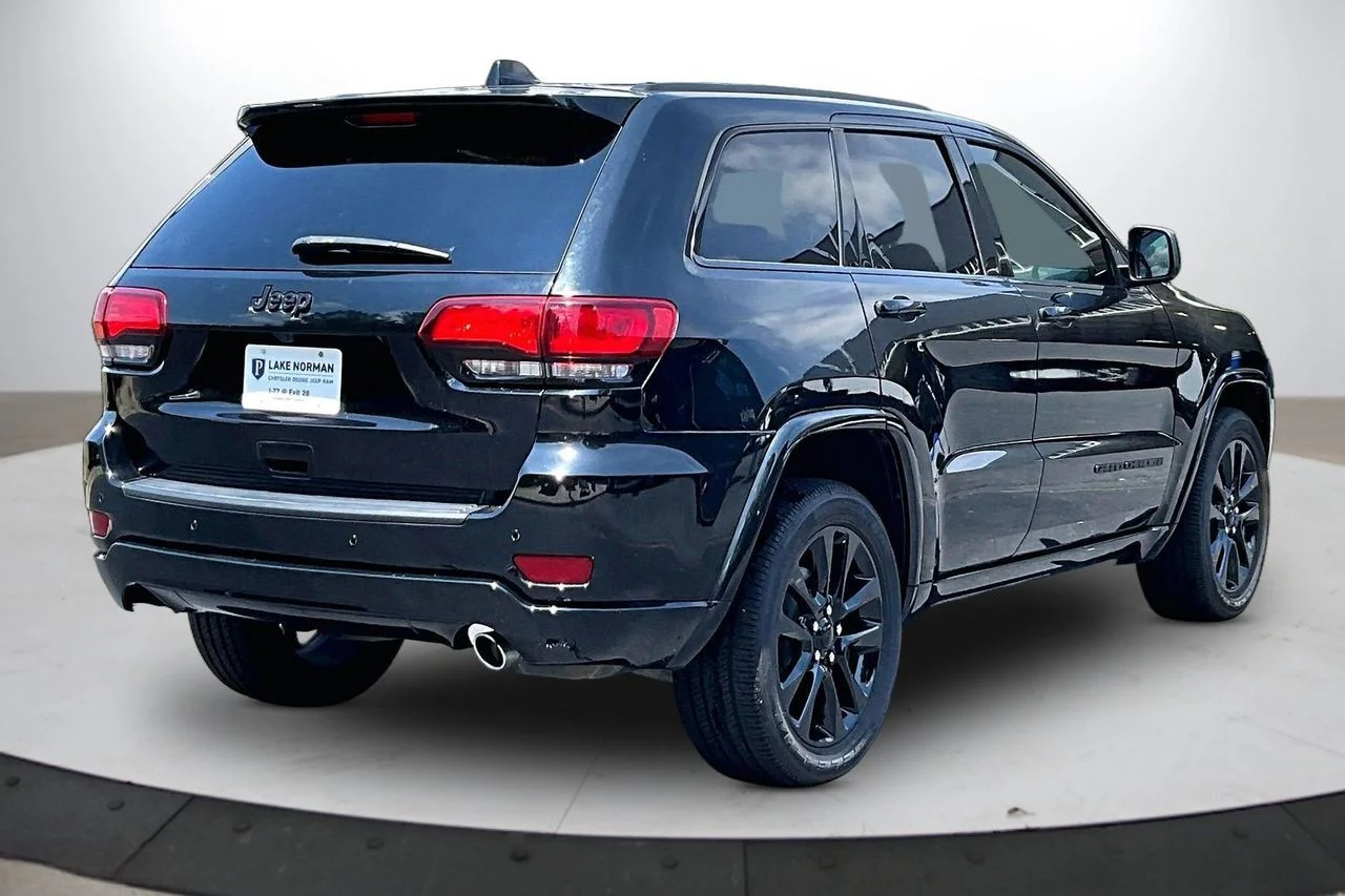 Certified Used 2018 Black Jeep Altitude image 9