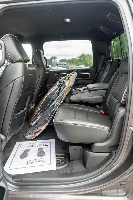 New 2026 Granite Crystal Metallic Clear-Coat Exterior Paint RAM Laramie image 9