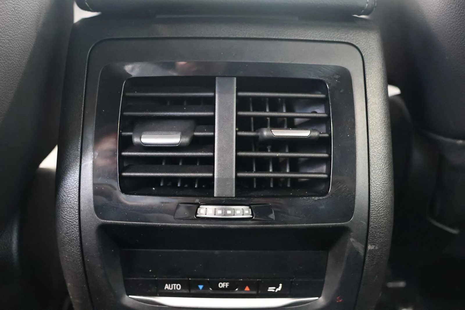 Used 2021 Phytonic Blue Metallic BMW xDrive30e image 23