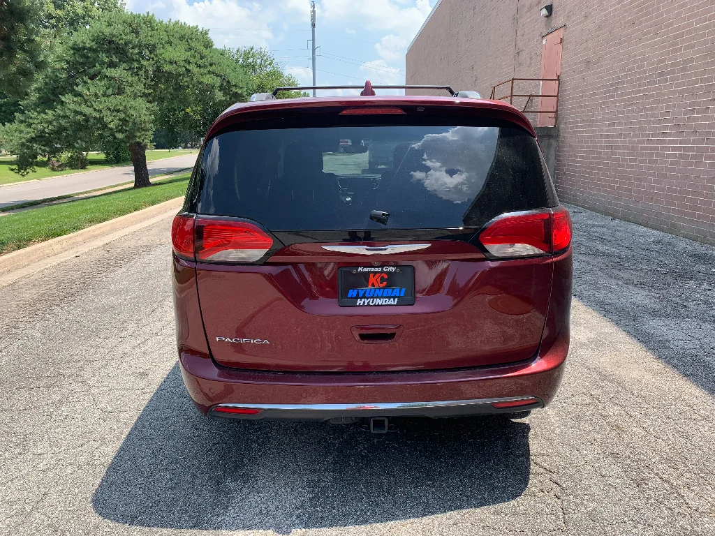 Used 2017 Velvet Red Pearlcoat Chrysler Touring-L Plus image 4