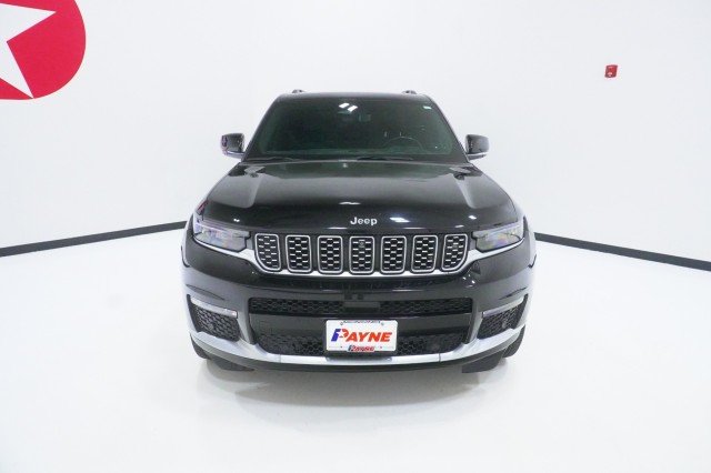 Used 2023 Diamond Black Crystal Pearlcoat Jeep Overland image 2