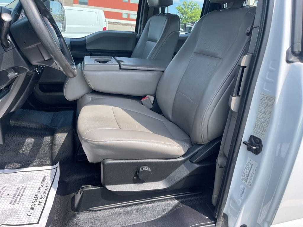 2019 Ford F-350 Super Duty Chassis Cab XL - Photo 12