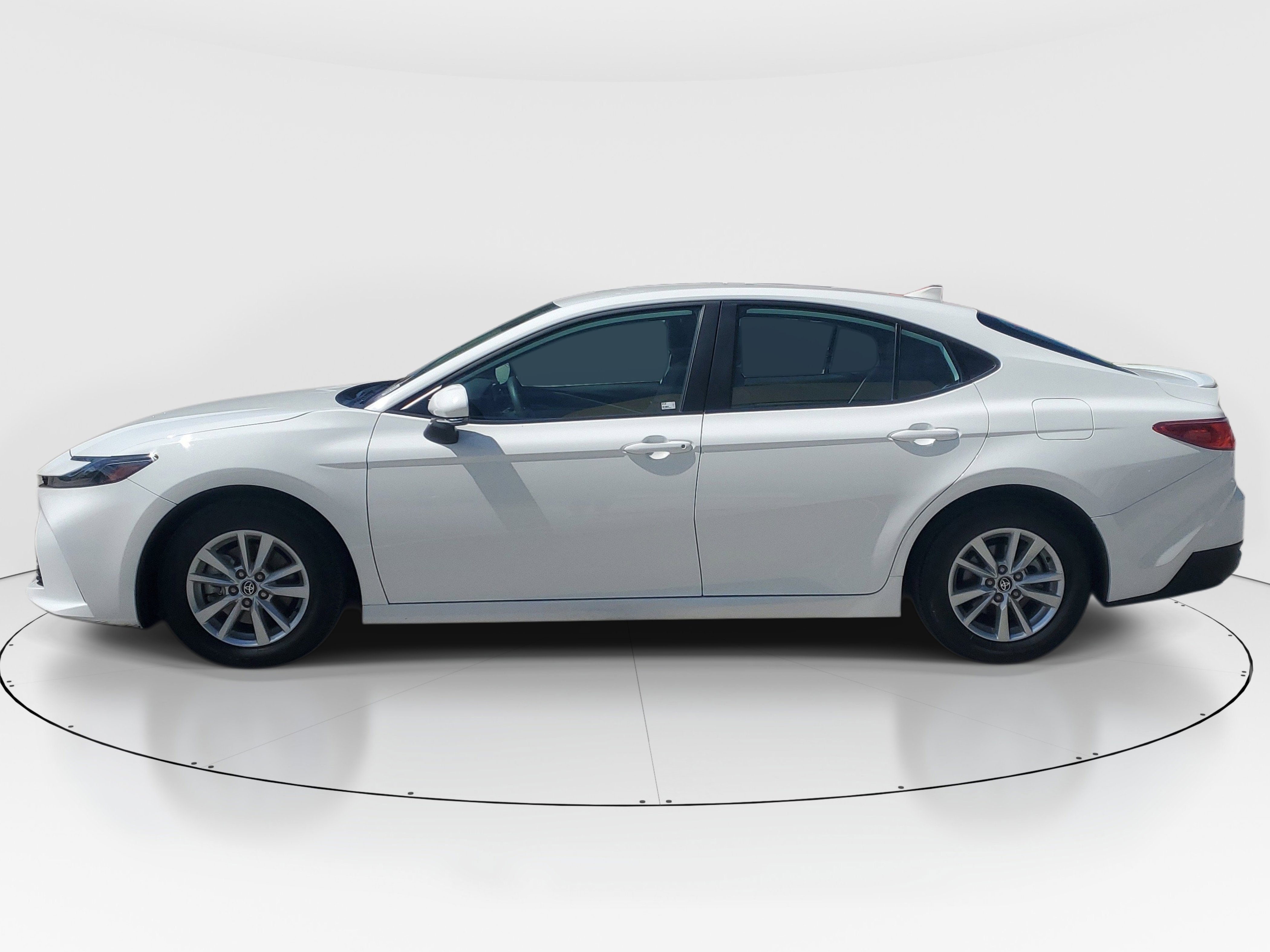 Used 2025 Ice Toyota LE image 6