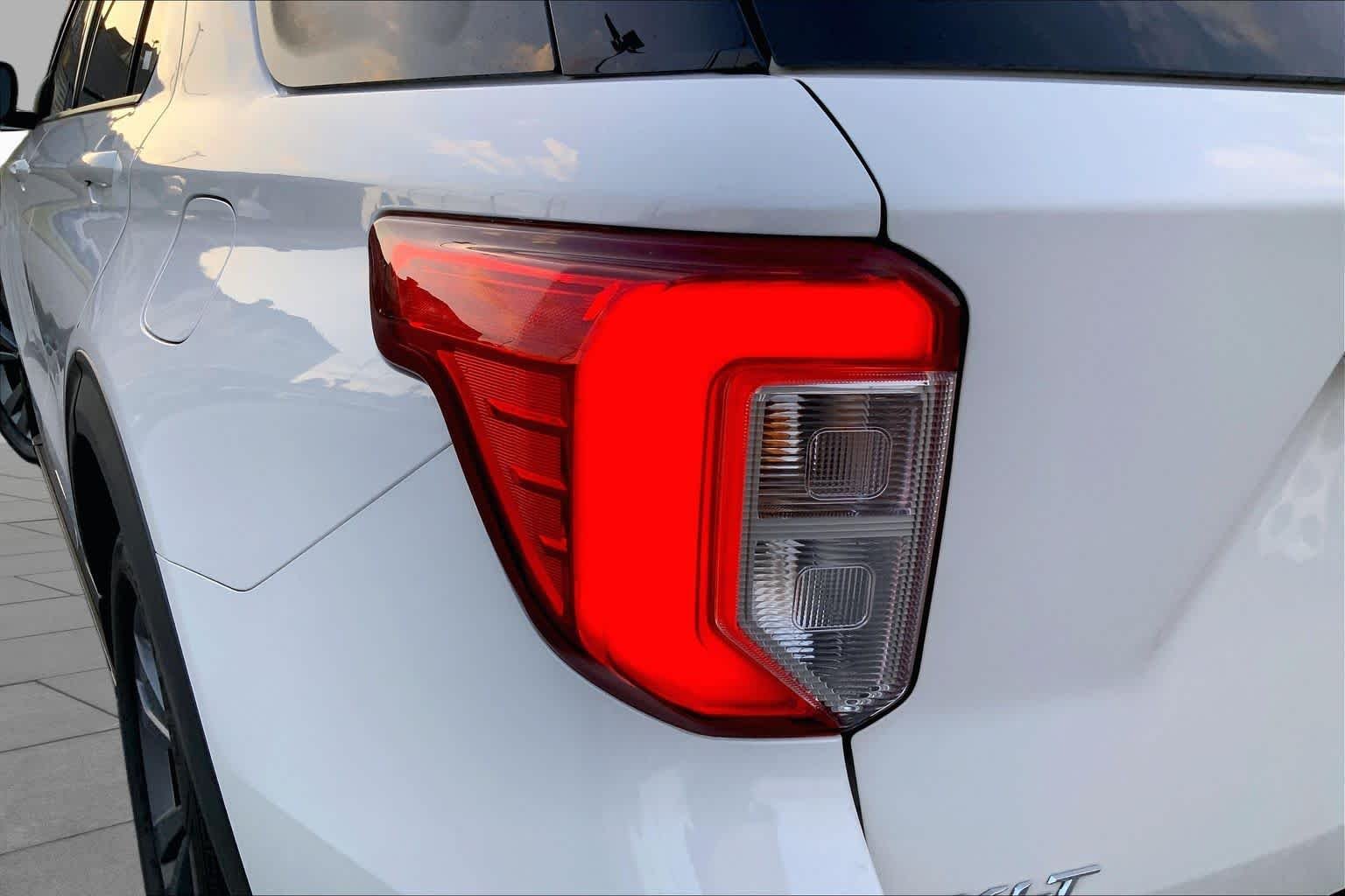 Used 2021 Star White Metallic Tri-Coat Ford XLT image 26