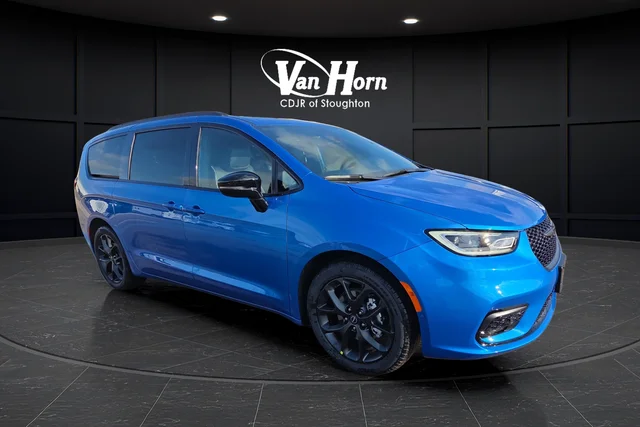 2026 Chrysler Pacifica Limited's photo