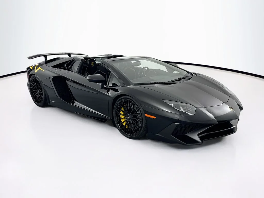 Used 2017 Black Lamborghini LP750-4 SuperVeloce image 3