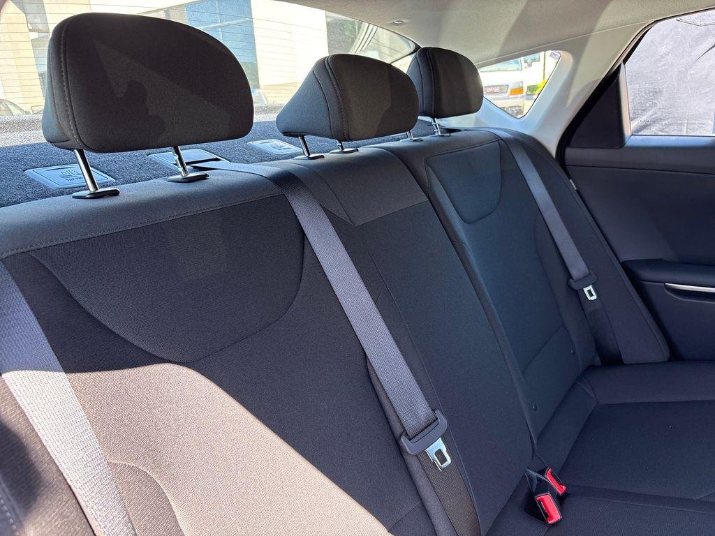 New 2026 Snow White Pearl Kia LXS image 28
