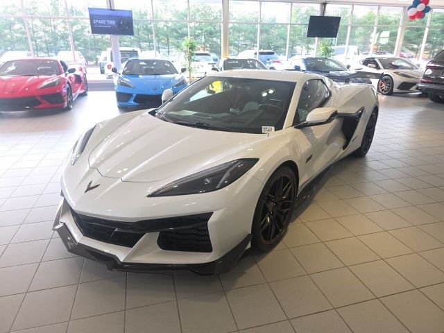 Used 2023 White Chevrolet Z06 image 1