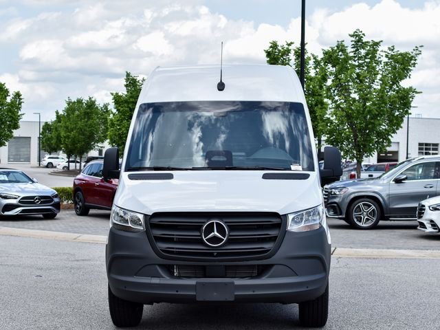 New 2026 Arctic White Mercedes-Benz Cargo 170 WB image 8