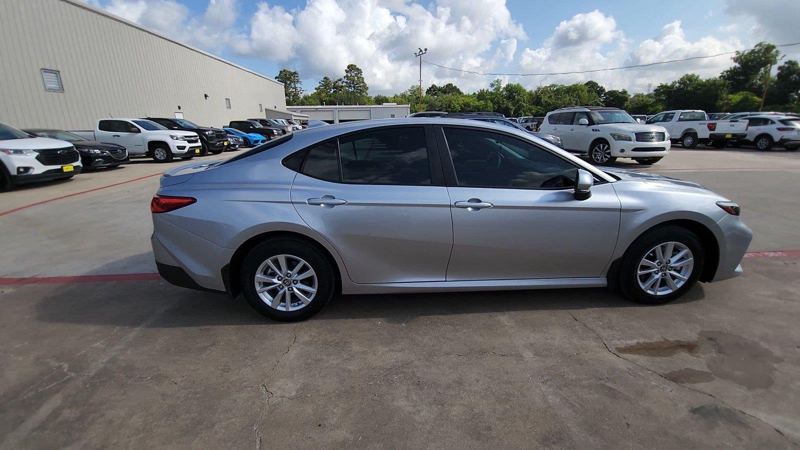 2025 Toyota Camry photo 9 of 34