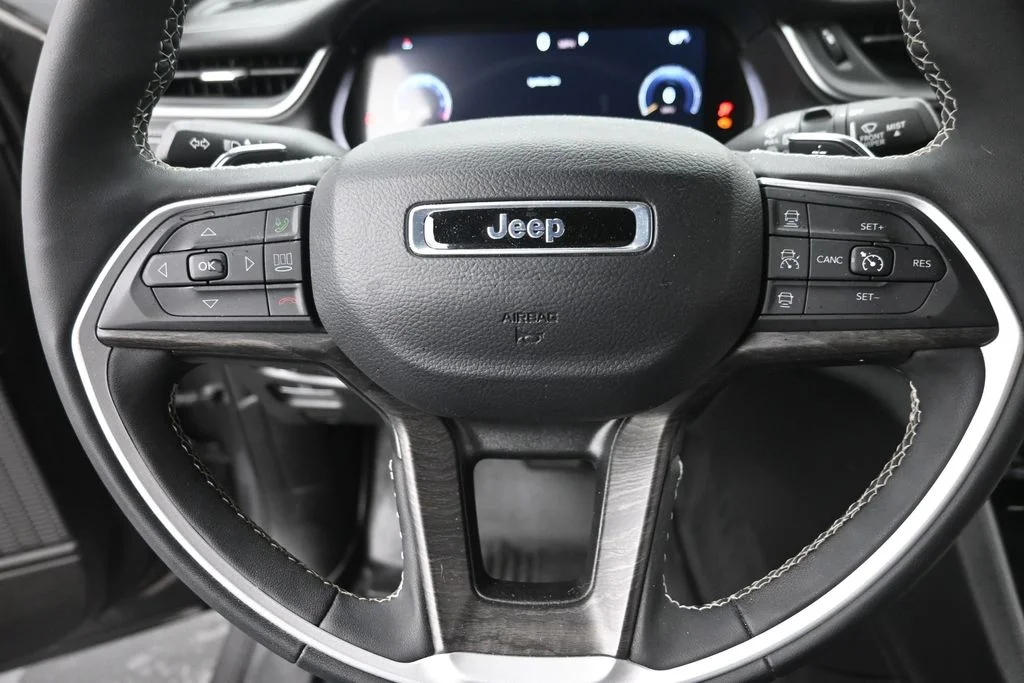 Used 2024 Gray Jeep Limited image 20