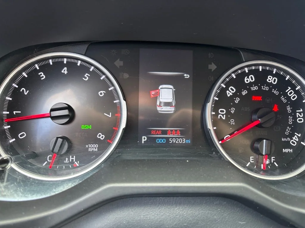 Used 2022 White Toyota XLE image 23