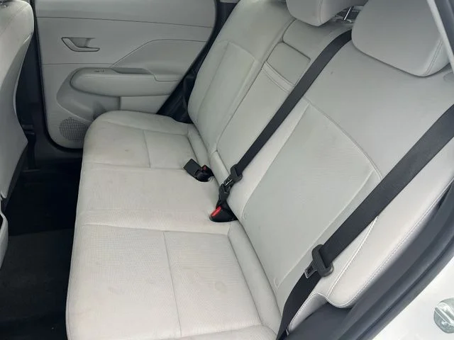 Used 2025 White Hyundai SEL image 36