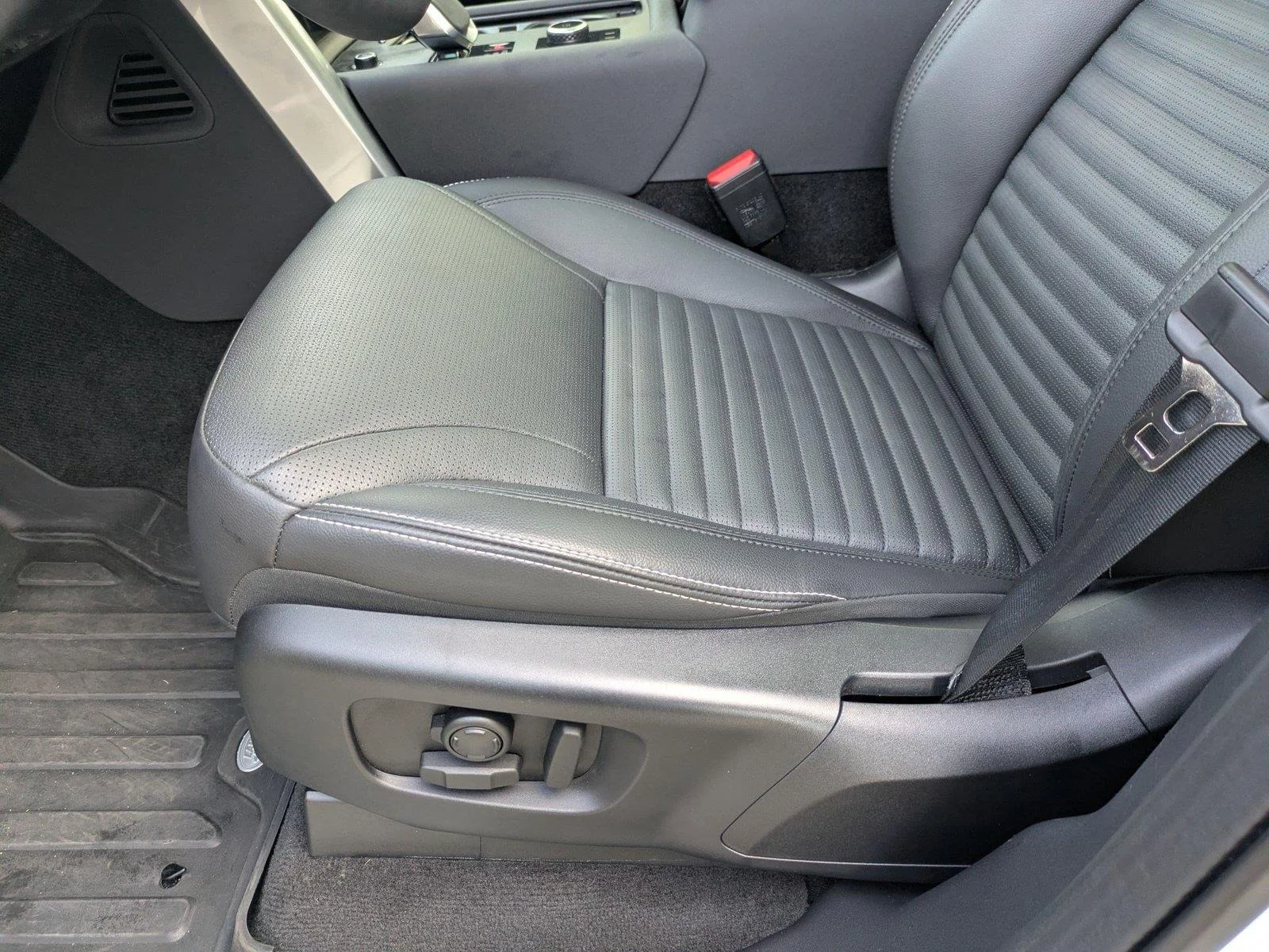 Used 2024 Fuji White Land Rover S image 15