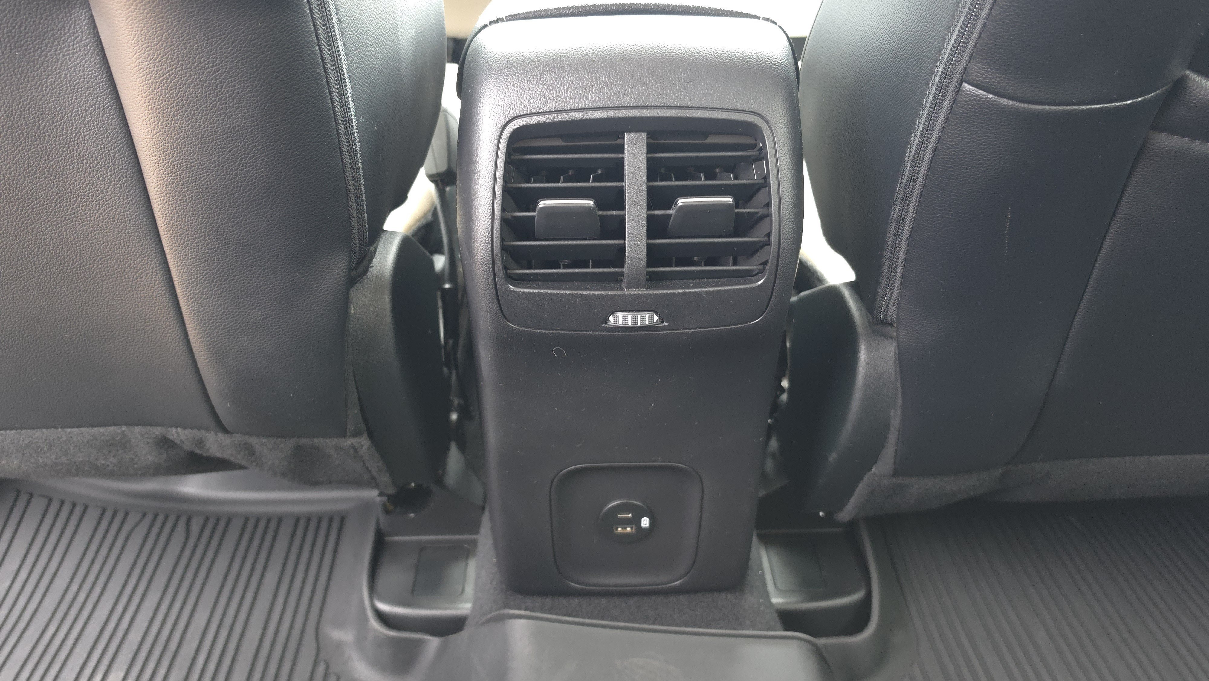 Used 2022 Blue Ford Titanium Plug-In Hybrid image 22