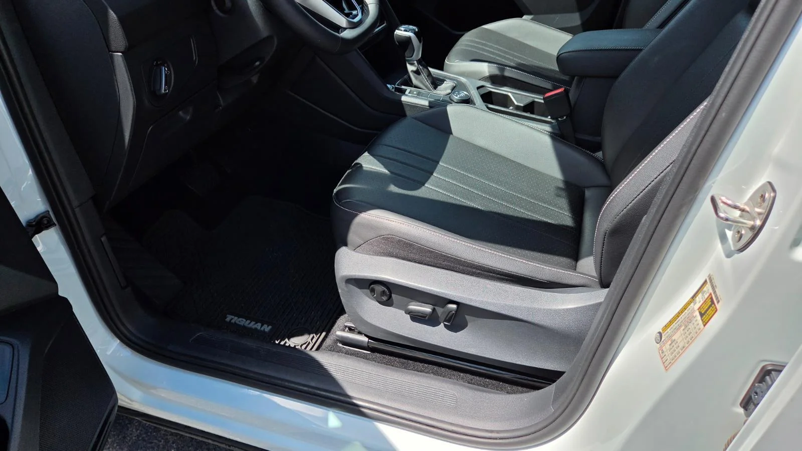 Certified Used 2024 Pure White Volkswagen SE image 21