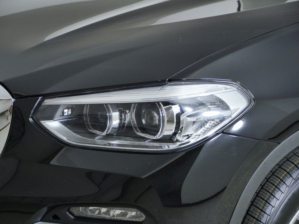 Used 2021 Jet Black BMW xDrive30i image 4