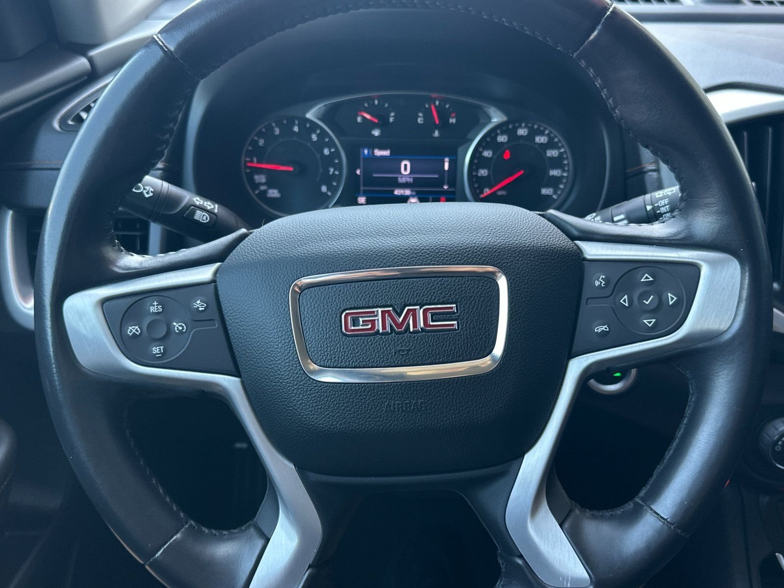Used 2020 Graphite Gray Metallic GMC SLE image 21