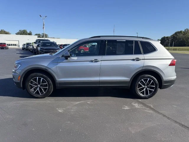 Used 2021 Silver Volkswagen 2.0T SE image 9