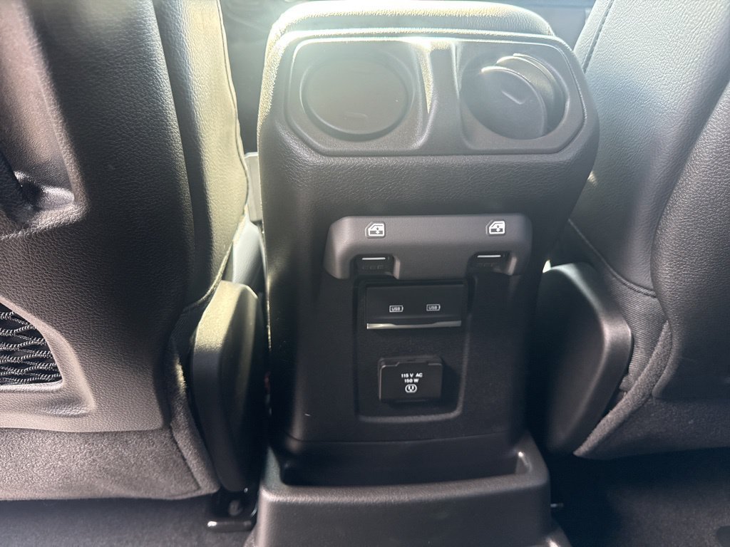 2025 Jeep Wrangler 4-Door Sahara - Photo 32