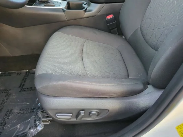 Used 2022 White Toyota XLE image 19