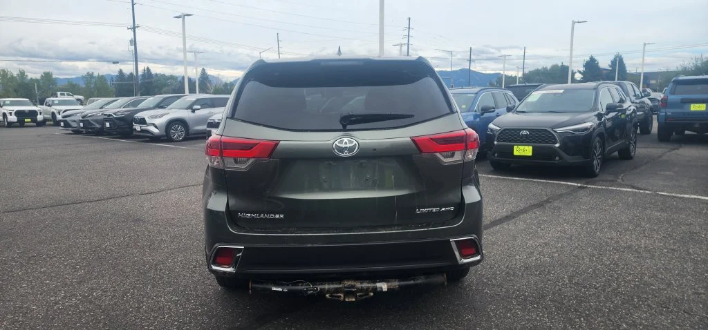 Used 2018  Toyota  image 2