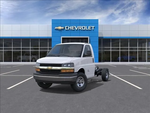 New 2026 Summit White Chevrolet 1WT image 8