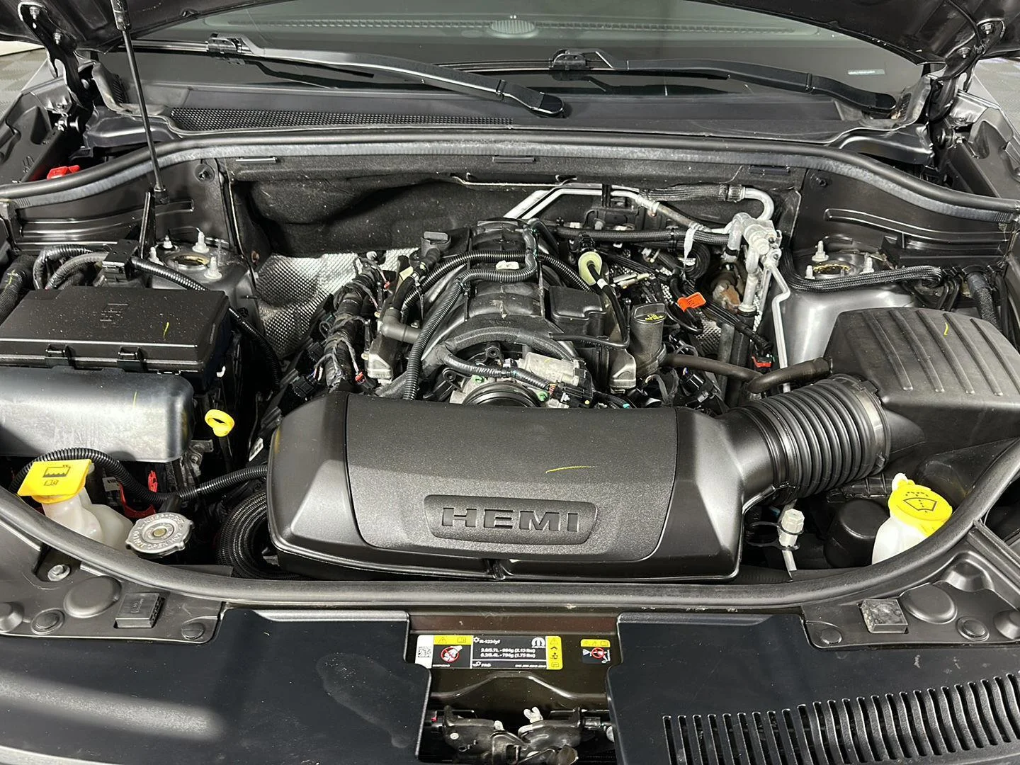 Used 2025 Vapour Grey Dodge R/T image 4