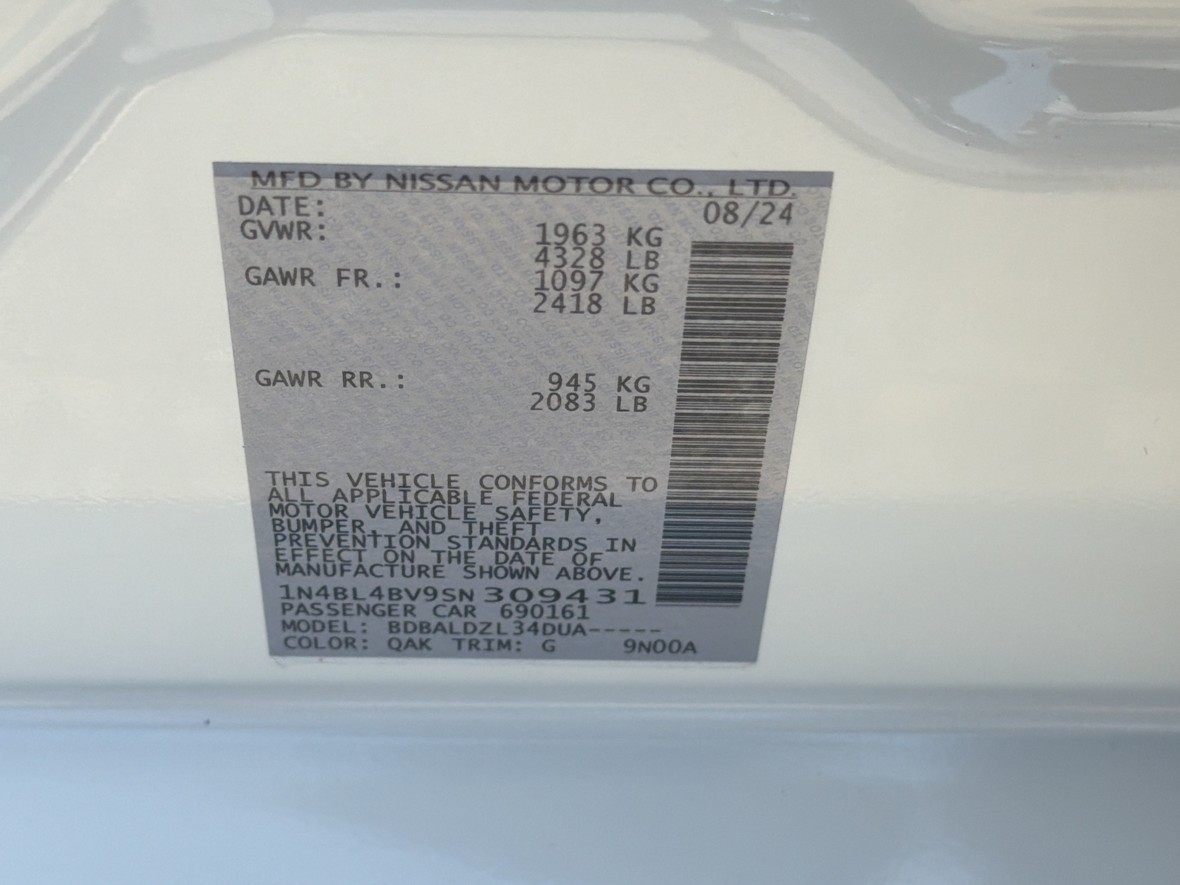 Certified Used 2025 Glacier White Nissan S image 34