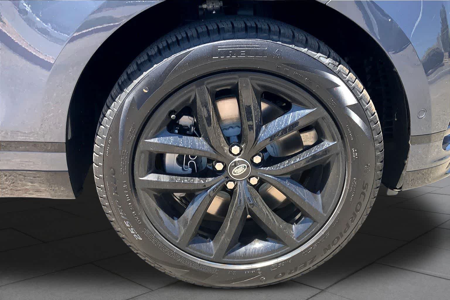 New 2026 Varesine Blue Land Rover Dynamic SE image 11