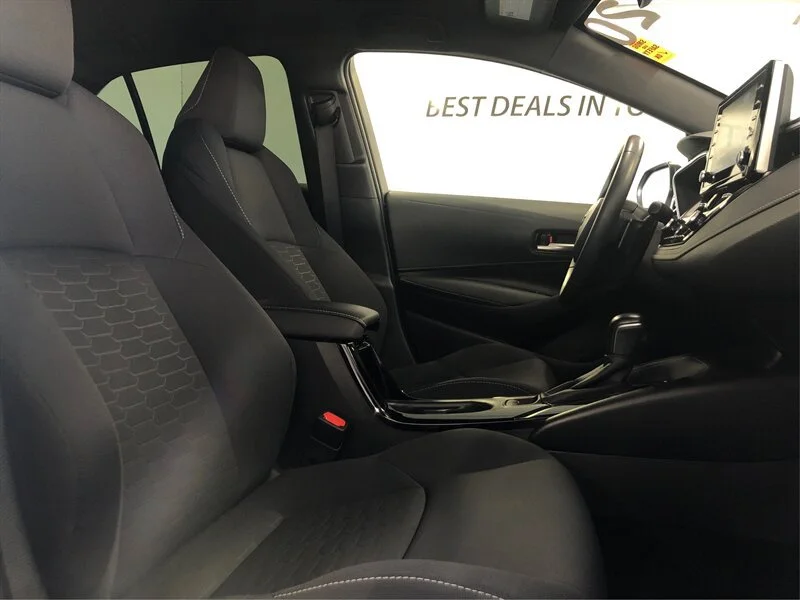 Used 2020 Blizzard Pearl Toyota SE image 9