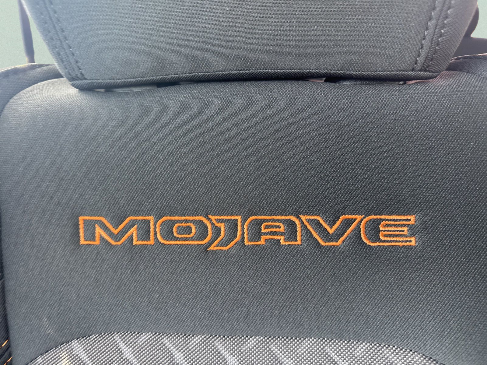 New 2026 Bright White Clear-Coat Exterior Paint Jeep Mojave image 30