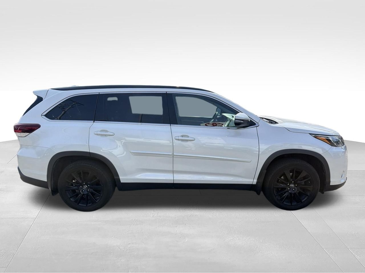 Used 2019 White Toyota SE image 4