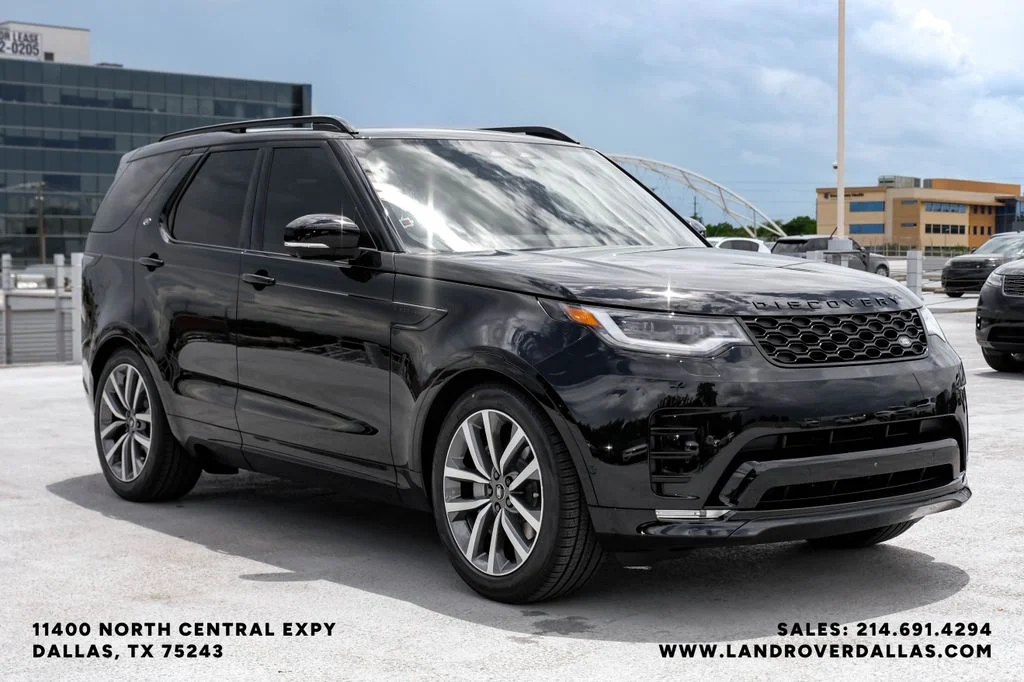New 2026 Santorini Black Metallic Land Rover Dynamic SE image 4