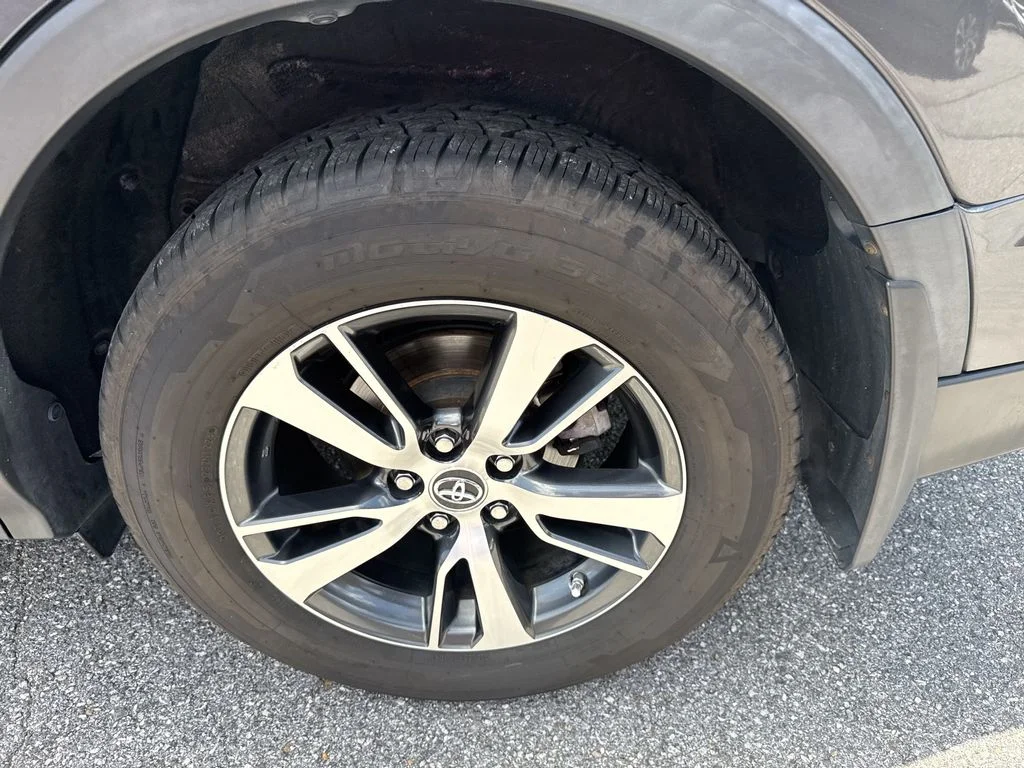 Used 2017 Gray Toyota XLE image 19