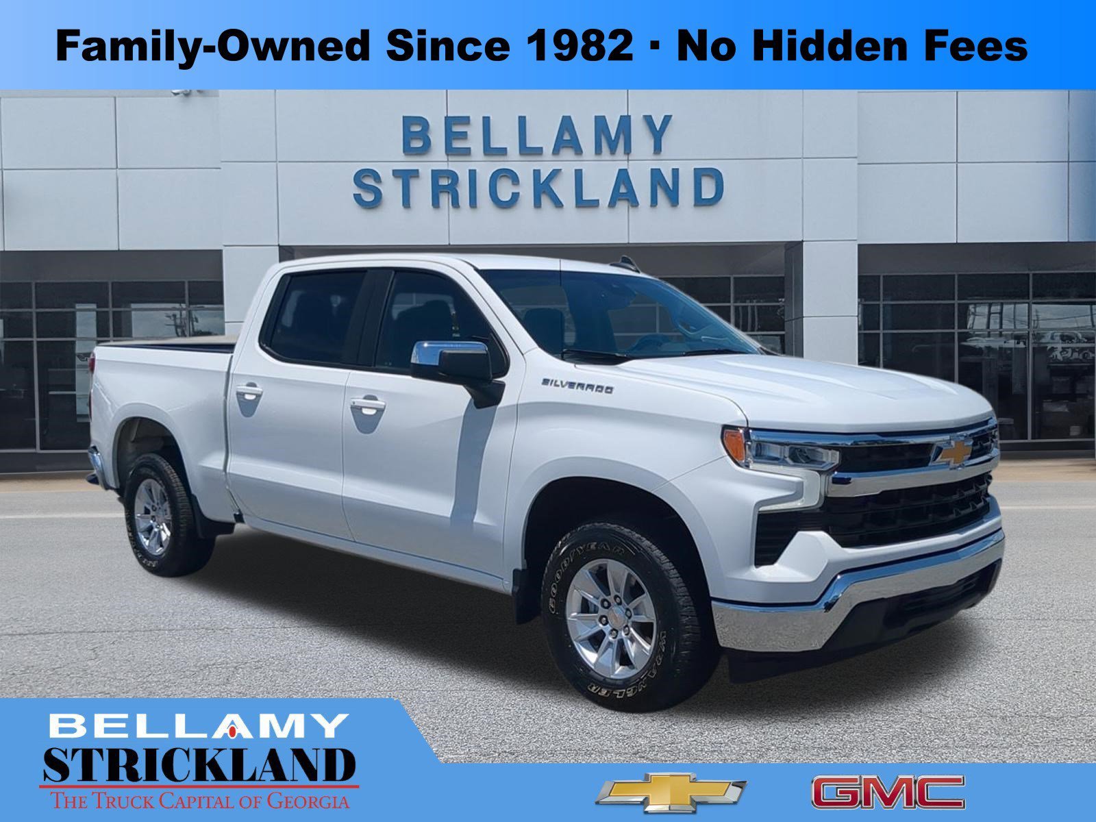 Used 2025 Summit White Chevrolet LT image 1