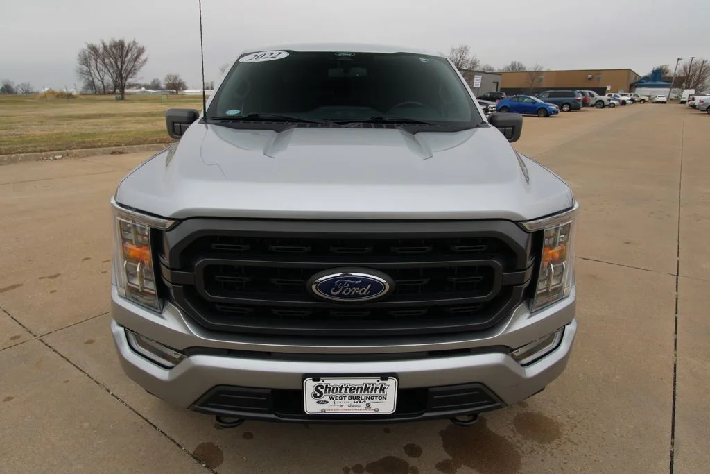 Used 2022  Ford XLT image 2