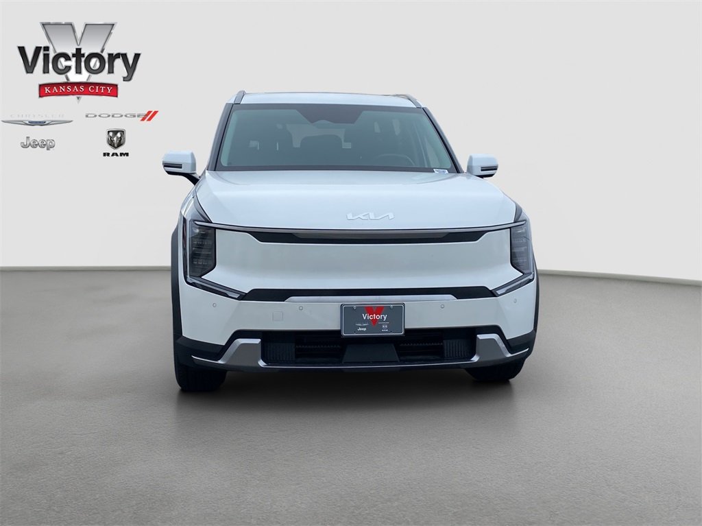 Used 2024 Kia Ev9 Wind with VIN KNDAFFS56R6024487 for sale in Kansas City, KS