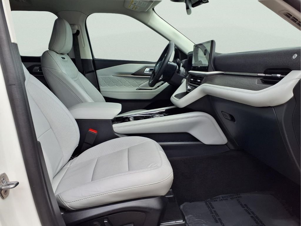 Used 2025 White Ford Platinum image 14
