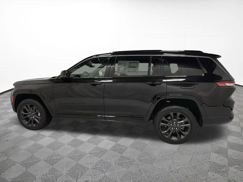New 2026 Diamond Black Crystal Pearlcoat Jeep Limited Reserve image 2