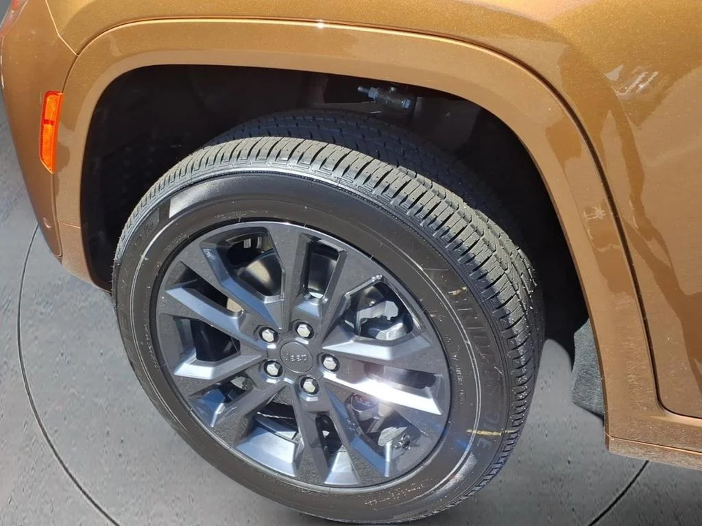 New 2026 Copper Shino Metallic Clear-Coat Exterior Paint Jeep Limited image 4