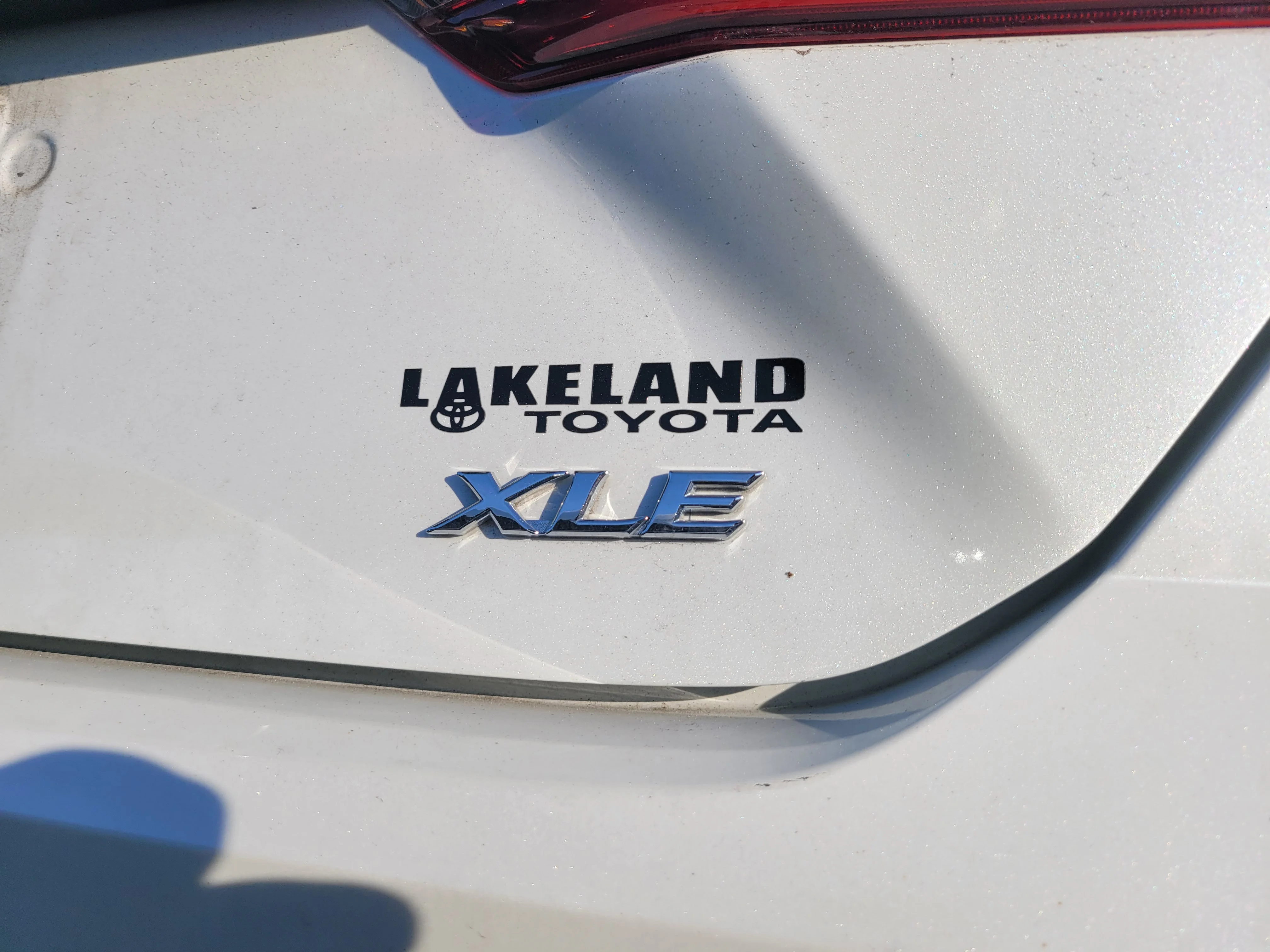 Used 2025 Pearl Toyota LE image 6