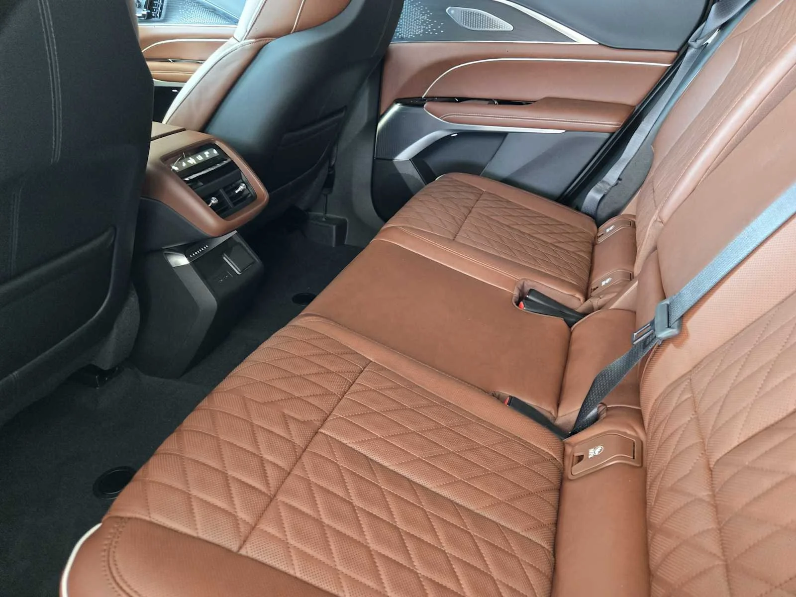New 2027 Vibrant White Tricoat Cadillac Signature Sport image 19
