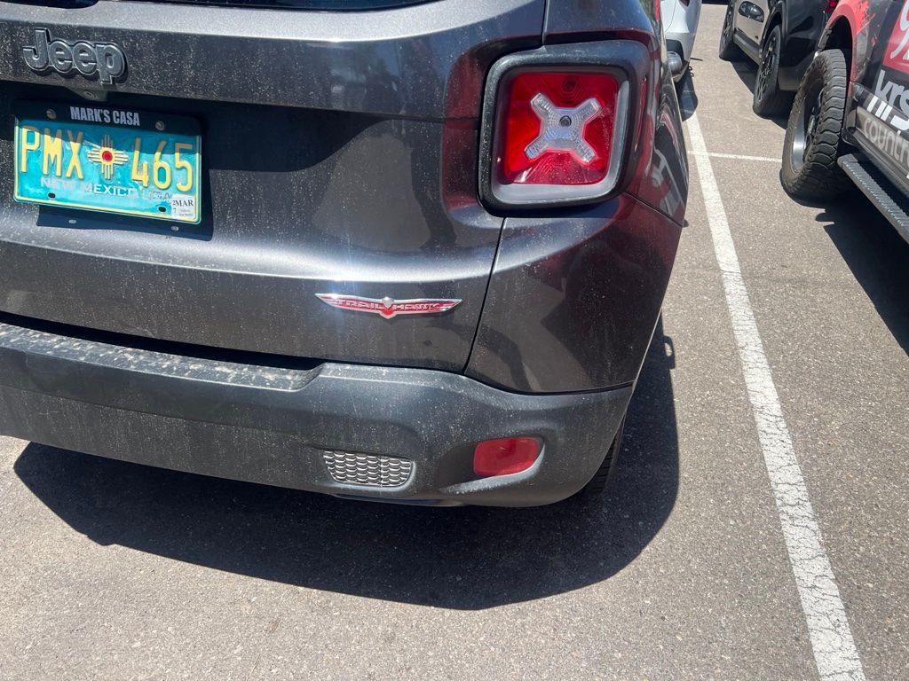 Used 2017 Gray Jeep Trailhawk image 6