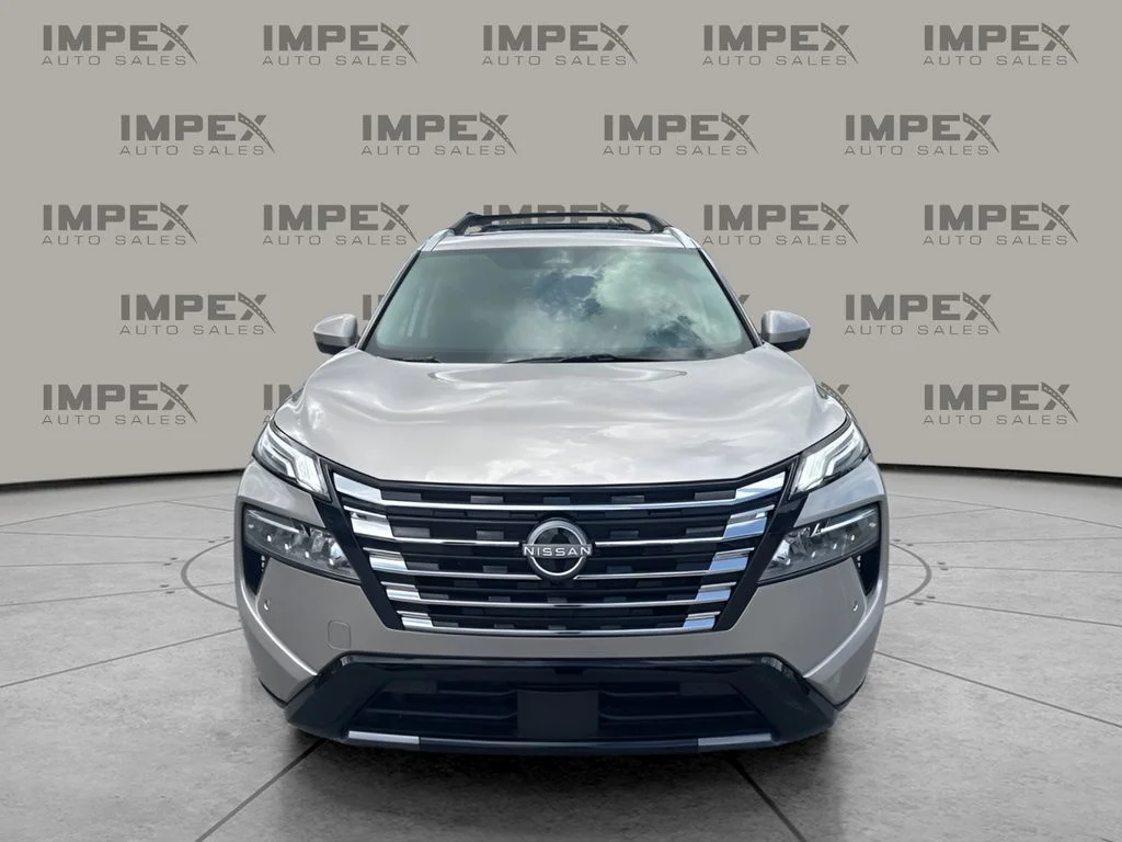 Used 2025 Gold Nissan Platinum image 8