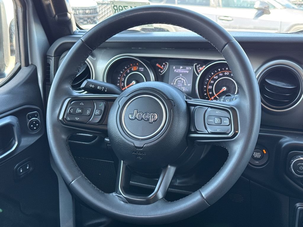 Used 2023 Silver Jeep Sport S image 24